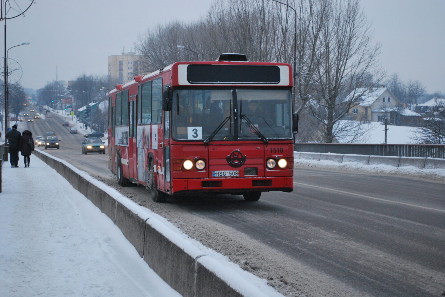 Ketvirtadienio vakarą Rokiškio rajone nuo kelio nuslydo vaikus vežantis autobusas. Vaikai per įvykį nenukentėjo, BNS pranešė policija.