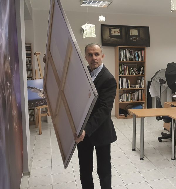 Kūrybines idėjas „Amalkeros leidyboje“ išpildo fotografas ir dizaineris Evaldas Ivanauskas.