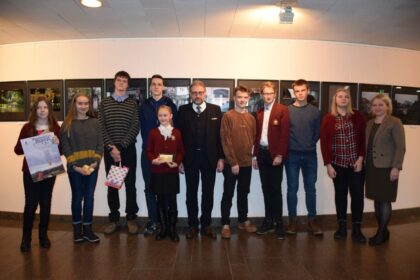 Šiandien Panevėžio miesto savivaldybėje atidaryta 11-ojo moksleivių fotografijų konkurso „Panevėžys – mano miestas“ nugalėtojų darbų paroda, apdovanota 12 laimėtojų.