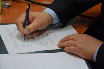 Įsigaliojus naujam Darbo kodeksui darbdaviai už kvalifikuotą darbą privalo mokėti daugiau nei minimalią algą.