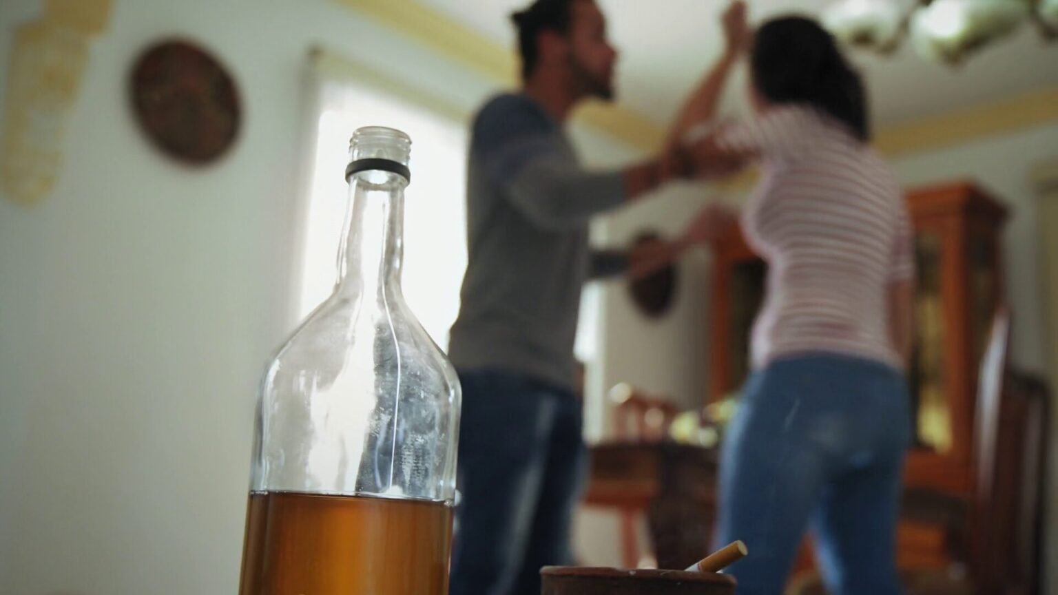 Šeštadienį policijai teko tramdyti agresyviai nusiteikusius smurtautojus. Kai kurie jų savo emocijų netramdė ir viešumoje.