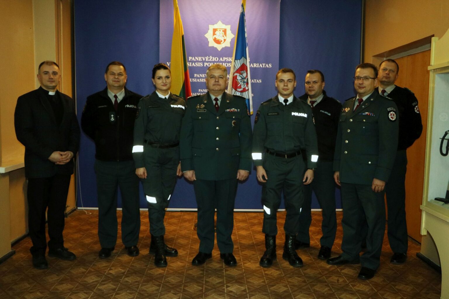 Šiandien Panevėžio apskrities vyriausiajame policijos komisariate prisiekė 2 nauji pareigūnai – Lukas ir Eglė.