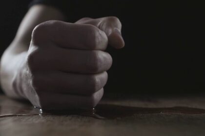 Kol vieni šventėms ruošiasi triūsdami namuose, pakuodami dovanas ir lankydami artimiausius žmones, kiti švęsti pradėjo dar nepasibaigus adventui. O kur alkoholis liejasi laisvai, ten ir konfliktai.