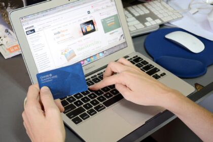 Valstybinė mokesčių inspekcijos vos prieš metus įkurtas verslo internete kontrolės padalinys nustatė daugiau nei 3,1 mln. eurų neapskaitytų pajamų. Į valstybės biudžetą turės būti sumokėta 115 tūkst. eurų mokesčių.