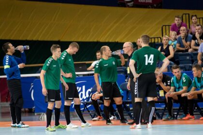 Lietuvos salės futbolo A lygos čempionate sužaisti aštuntojo turo susitikimai. Juose vėl netrūko kvapą gniaužiančių akistatų ir skirtingų pirmaujančių