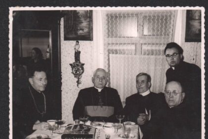 Į Panevėžio kraštotyros muziejų žmonės atneša ar atsiunčia jų tėvų, senelių išsaugotas fotografijas.