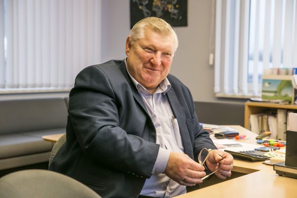 Užkietėjęs senovinės technikos kolekcininkas Alfredas Zigmantas jau kurpia rimtą planą savo turtą iškelti į viešumą. V. Bulaičio nuotr.