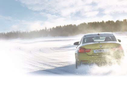 sniego pusnys džiugina ne tik mažuosius, nes šie gali vėžintis rogutėmis, bet ir manevringo vairavimo mėgėjus, kurie tokiai pramogai skirtus automobilius vadina „winterbeat‘eriais“.