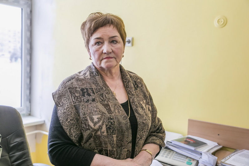 Direktorė Vida Klyvienė negalėjo paaiškinti, kodėl trečiadienį darbo dienos pabaigoje sužinojusi, kad prieš mažametį galėjo būti smurtauta, dar penktadienį ryte apie tai nebuvo pranešusi nei Vaiko teisių apsaugos tarnybai, nei policijai. V. BULAIČIO nuotr.