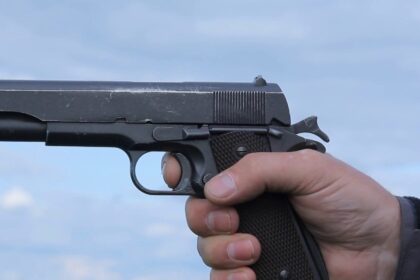 Audringos sekmadienio nakties būta Panevėžyje, Molainių g. prie naktinio klubo. Kilus muštynėms, medikų pagalbos prireikė dviem jaunuoliams.