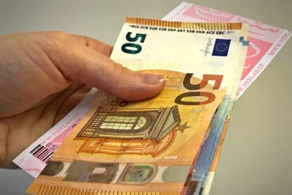 Šiaulių apygardos Telšių apylinkės prokuroras Marius Fokas baigė ikiteisminį tyrimą ir teismui perdavė baudžiamąją bylą dėl praėjusių metų birželį N. Akmenėje galimai pasisavinto loterijos bilieto laimėjimo.