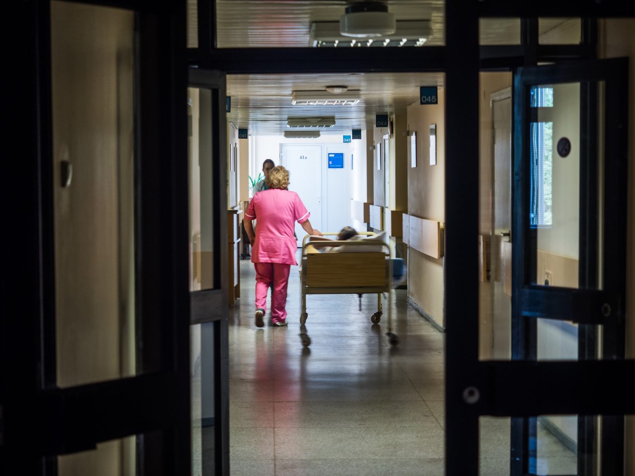 Respublikinės Panevėžio ligoninės Priėmimo-skubiosios pagalbos skyriaus vedėjos Jolantos Vokietienės teigimu, traumų per Kalėdas ir Kūčias būta gerokai daugiau nei sutinkant Naujuosius.