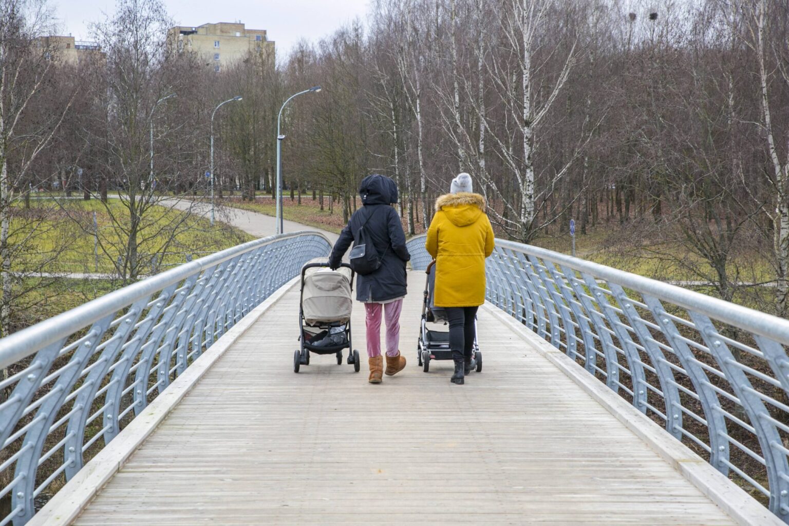 Konstitucinis Teismas (KT) nagrinės, ar maksimalų motinystės (tėvystės) išmokos dydį numatanti tvarka neprieštarauja Konstitucijai.