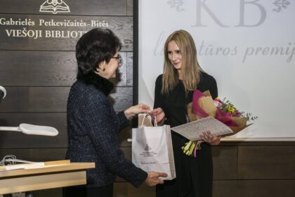 Rašytojos Virginijos Rimkaitės debiutinė apysaka „21 a“ – Kazimiero Barėno premijos laureatė.