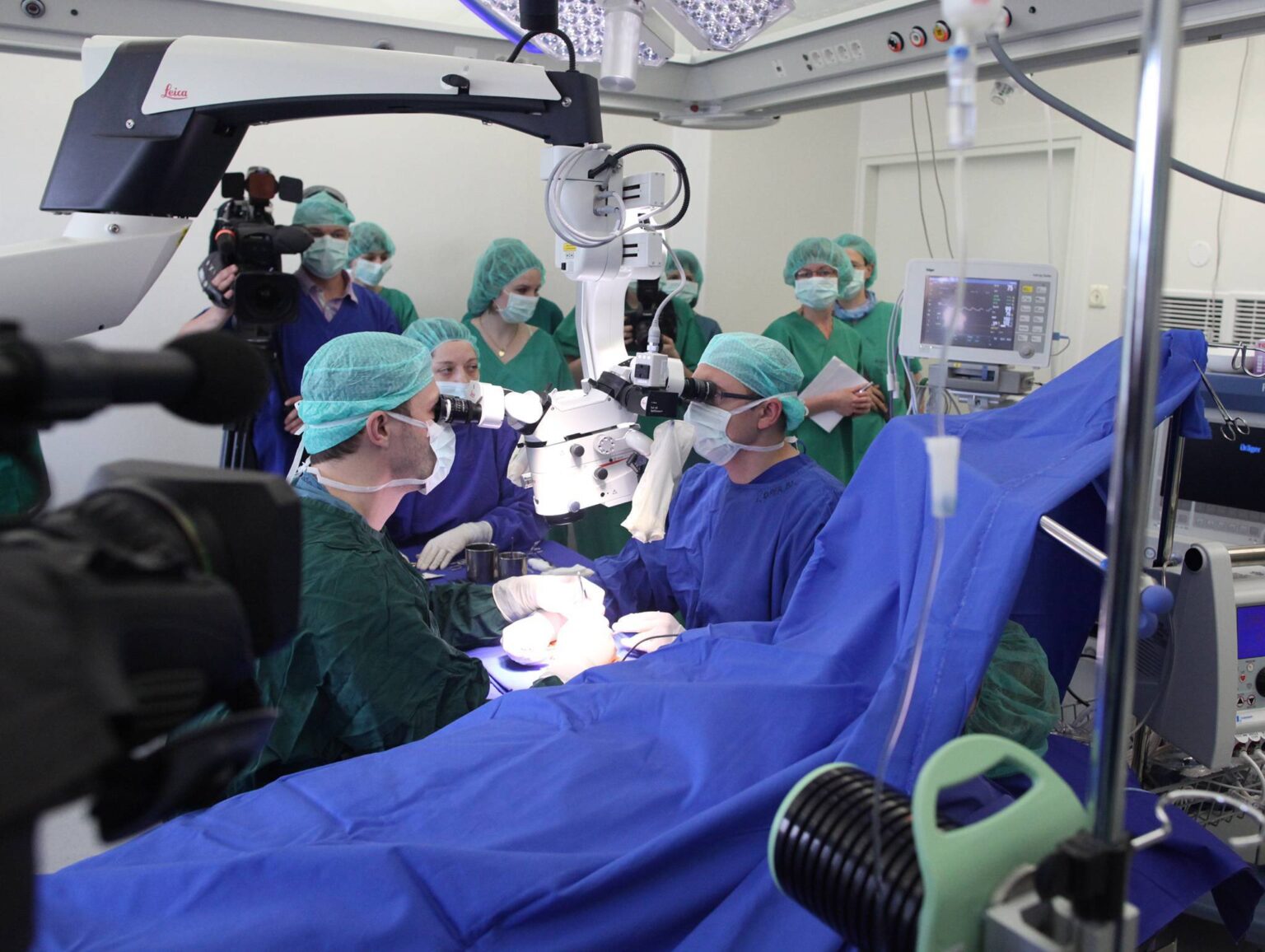 Vilniuje medikams išėjus į masinę protesto akciją dėl didesnių atlyginimų, kai kurių Panevėžio gydymo įstaigų vadovai tvirtina jaunus specialistus priviliojantys didesniu nei didmiesčiuose uždarbiu.