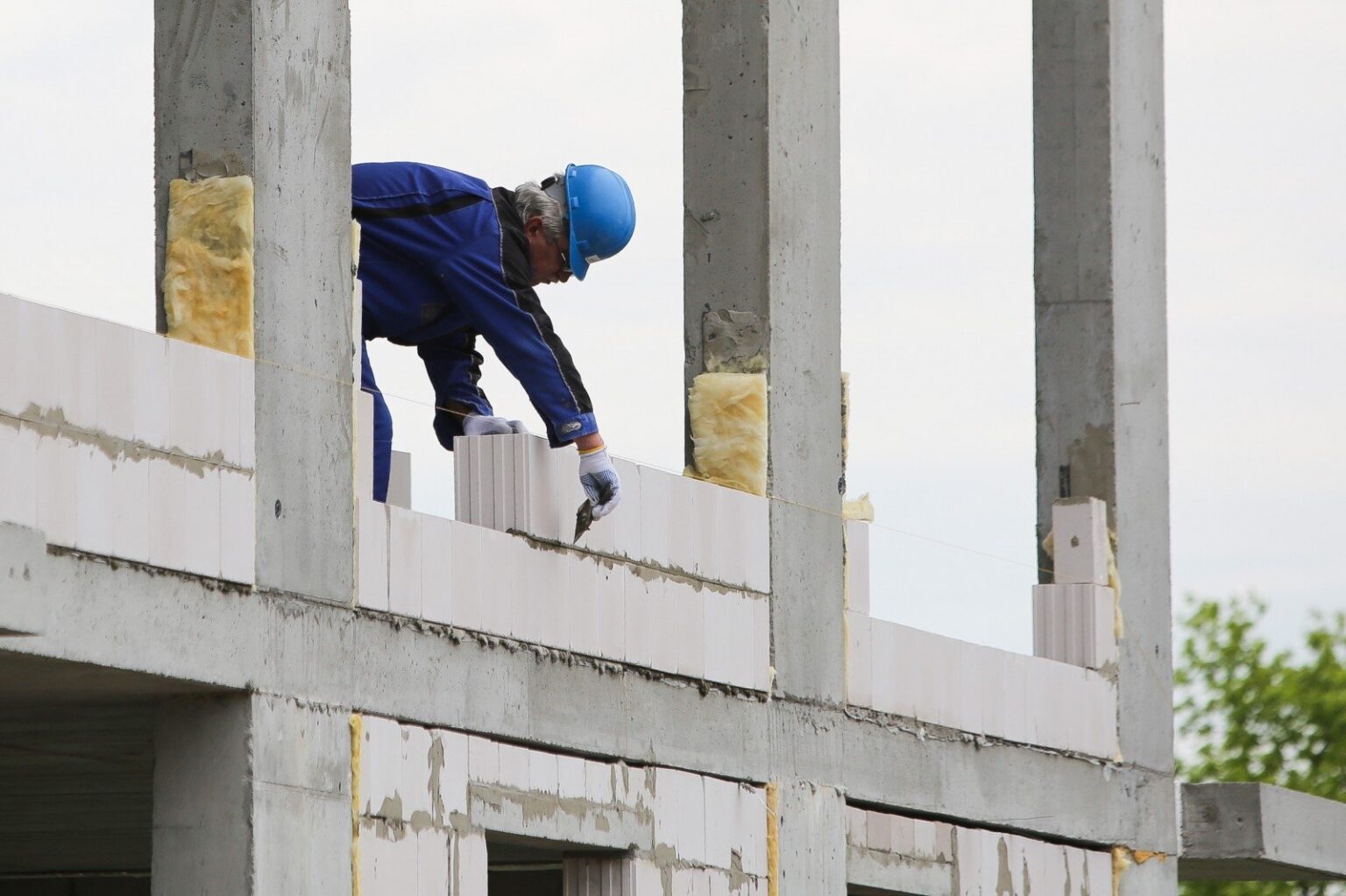 Butų ir individualių namų kainos daugelyje šalies regionų 2017 metais buvo aukščiausios per pastarąjį dešimtmetį, o kai kuriuose rinkos segmentuose gerino rekordus, viršydamos dar iki krizės fiksuotus rodiklius, skelbia Registrų centras.