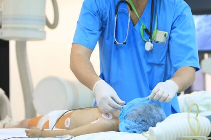 Savaitgalį iš Respublikinės Panevėžio ligoninės į Vilniaus Santaros vaikų ligoninę atvežtas sunkios būklės nė dviejų metukų neturintis berniukas neišgyveno.