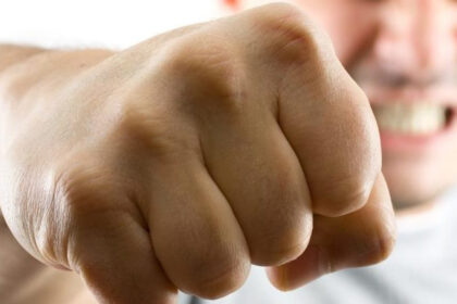 Dviejų vyrų santykių aiškinimasis baigėsi kraujo praliejimu.