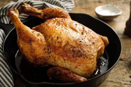 Lietuvoje vištienos populiarumas pastaruosius metus sparčiai auga, tačiau kaina nekinta. Skaičiuojama, kad per metus vienas lietuvis vidutiniškai jos suvartoja apie 30 kg.