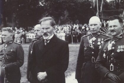 Žurnalas IQ vasario numeryje išskyrė 30 įvykių – po tris kiekvieną dešimtmetį – ir seka jų pėdsakais iki pat šių dienų.