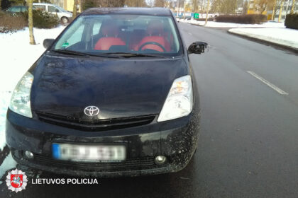 Vasario 7 d. Panevėžyje, Pilėnų g., apgadintas gatvėje stovėjęs automobilis „Toyota“. Kito automobilio vairuotojas iš eismo įvykio vietos pasitraukė.