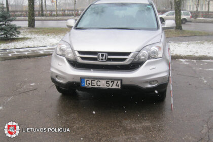 Vasario 3 d. Panevėžyje, J. Basanavičiaus g., apgadintas automobilis „Fiat Ducato“. Kito automobilio vairuotojas iš eismo įvykio vietos pasitraukė.