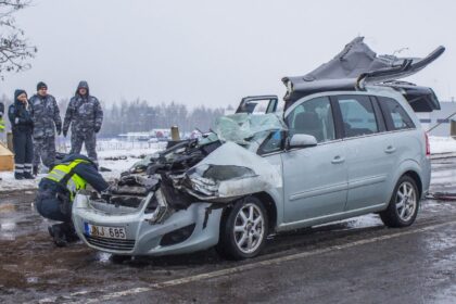 eštadienis mieste nesėkmingas. Pramonės gatvėje priešpiet susidūrė du lengvieji automobiliai „Opel Zafira“ ir „SAAB“.