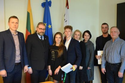 Šiandien Panevėžio miesto meras Rytis Račkauskas įteikė padėkos raštus šokių kolektyvo "Rumba" šokėjams bei treneriams.