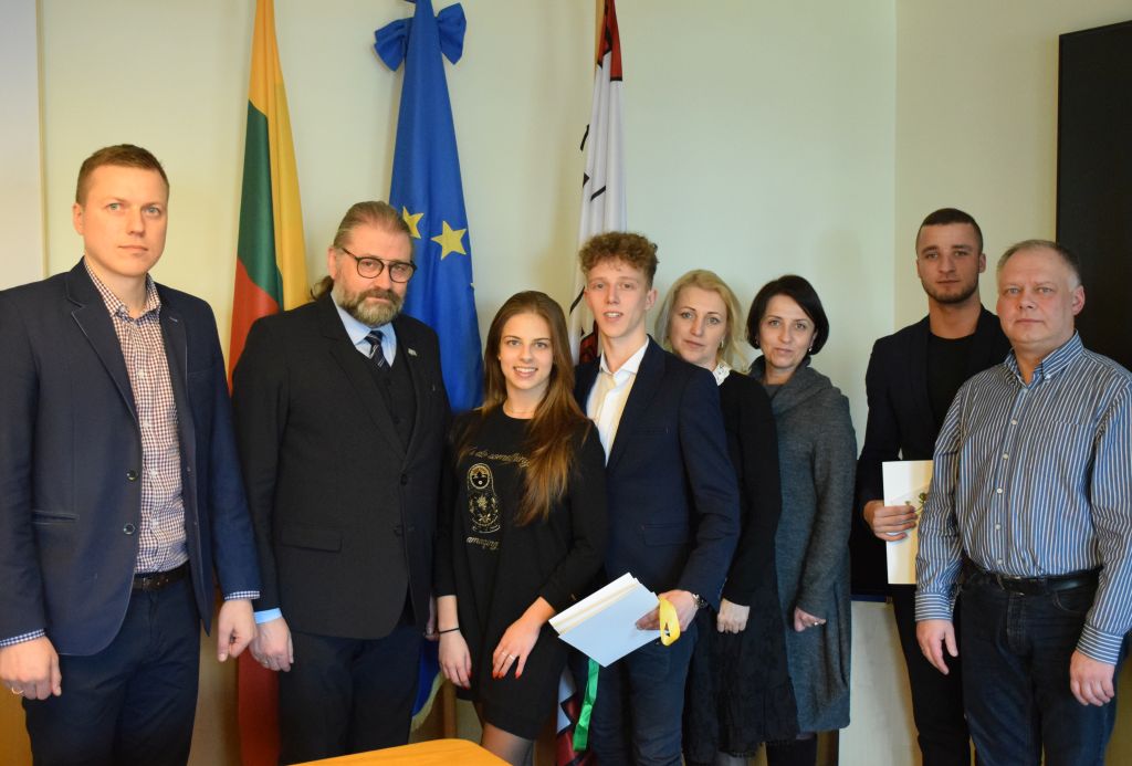 Šiandien Panevėžio miesto meras Rytis Račkauskas įteikė padėkos raštus šokių kolektyvo "Rumba" šokėjams bei treneriams.