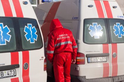 Pirmadienio rytą Panevėžio rajone du eismo įvykiai nutiko tokiomis pat aplinkybėmis. Abi avarijos įvyko netikėtai sušlubavus vairuotojų sveikatai. Abu prie vairo sėdėjusius vyrus pareigūnai rado mirusius.