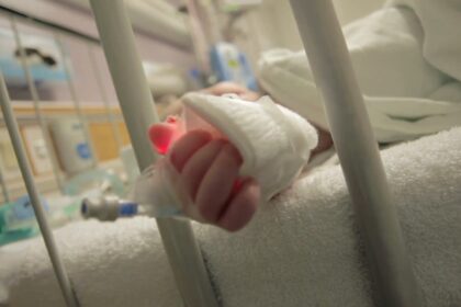 Panevėžio apygardos prokuratūroje priimtas sprendimas perkvalifikuoti ikiteisminį tyrimą, atliekamą dėl šią savaitę sostinės ligoninėje mirusio kūdikio iš Pasvalio rajono.