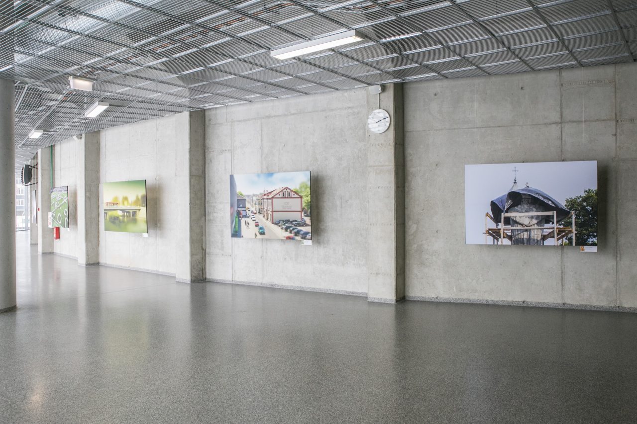 Panevėžio fotografijos galerijos vedėjas Sigitas Laurinavičius Lietuvos šimtmečiui parengė labai didelę dovaną – 40 grandiozinių fotografijų su laisvės ir tapatybės ženklais.