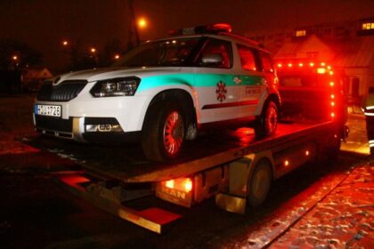 Vienas panevėžietis penktadienį įsivėlė į drąsų žaidimą su policija. Ryte jam prireikė pareigūnų nuvažiavus nuo kelio, vakare dėl to paties vyro smurto pagalbą kvietėsi jo žmona.