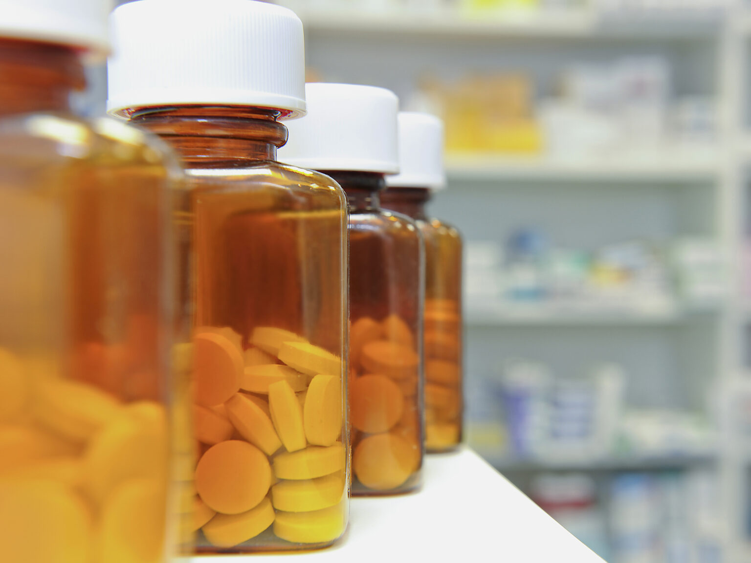 Šaltuoju sezonu siaučia ne tik įvairūs ligų sukėlėjai, bet ir internetiniai sukčiai, žmonėms siūlantys įsigyti neva stebuklingai tai vienokius, tai kitokius negalavimus bei sveikatos sutrikimus išgydančių preparatų.