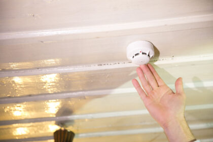 Nuo vasario mėnesio iki metų pabaigos Priešgaisrinės apsaugos ir gelbėjimo departamentas šalyje organizuoja prevencinę akciją „Gyvenkime saugiai“.