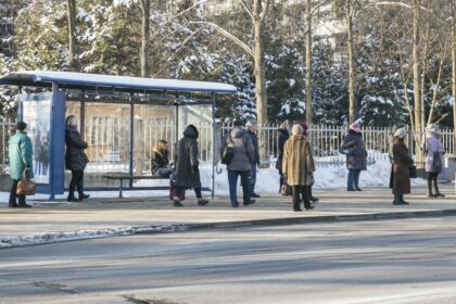 Sparčiai atžingsniuojant kalendoriniam pavasariui, žiema nusprendė parodyti nagus. Ketvirtadienio naktis buvo žvarbiausia šią žiemą, tačiau tai ne paskutinis šalčio rekordas – artimiausiomis dienomis pranašaujamos dar žemesnės temperatūros.
