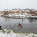 Šiandien po 15 val. gautas pranešimas, kad Panevėžio r., ties Steponiškio vs., Nevėžio upėje, žvejai pastebėjo plūduriuojantį kūną. Paaiškėjo, kad tai dar sausio 31 d. iš savo namų kiemo dingusio mažamečio palaikai. Šiuo metu įvykio vietoje dirba gausios pareigūnų pajėgos.
