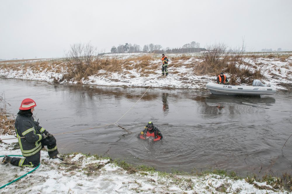 Šiandien po 15 val. gautas pranešimas, kad Panevėžio r., ties Steponiškio vs., Nevėžio upėje, žvejai pastebėjo plūduriuojantį kūną. Paaiškėjo, kad tai dar sausio 31 d. iš savo namų kiemo dingusio mažamečio palaikai. Šiuo metu įvykio vietoje dirba gausios pareigūnų pajėgos.