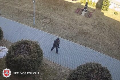 2018-03-17 13.24 val. Panevėžyje, Smėlynės g., nenustatytas vyras pavogė juodos spalvos dviratį.