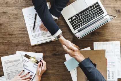 Taisyklė, teigianti, kad gera pradžia – pusė darbo, ne visada pasitvirtina versle – kartais gerai idėjai išplėtoti prireikia pagalbos.