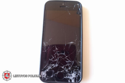 2018-03-12 Panevėžio r., Vaivadų k, Levens g., rastas juodos spalvos mobiliojo ryšio telefonas „Apple iPhone 5“.