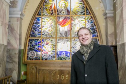 Gyvenimo prasmės paieškos visada sudėtingos, bet savo kelią radęs, jaunimo mėgstamas ir daug su juo dirbantis klebonas Gediminas Jankūnas pataria jauniems žmonėms neskubėti gyventi ir atsakymų ieškoti savyje.