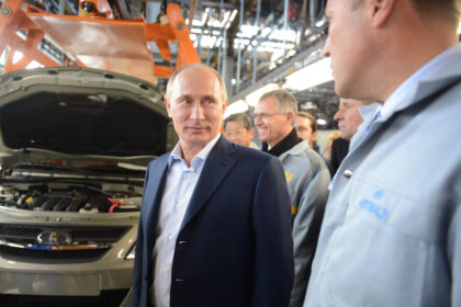 Rengdamasis savo ketvirtajai kadencijai, prezidentas Vladimiras Putinas, kaip tikimasi, galiausiai ištesės kartotą pažadą atgaivinti Rusijos ekonomiką.