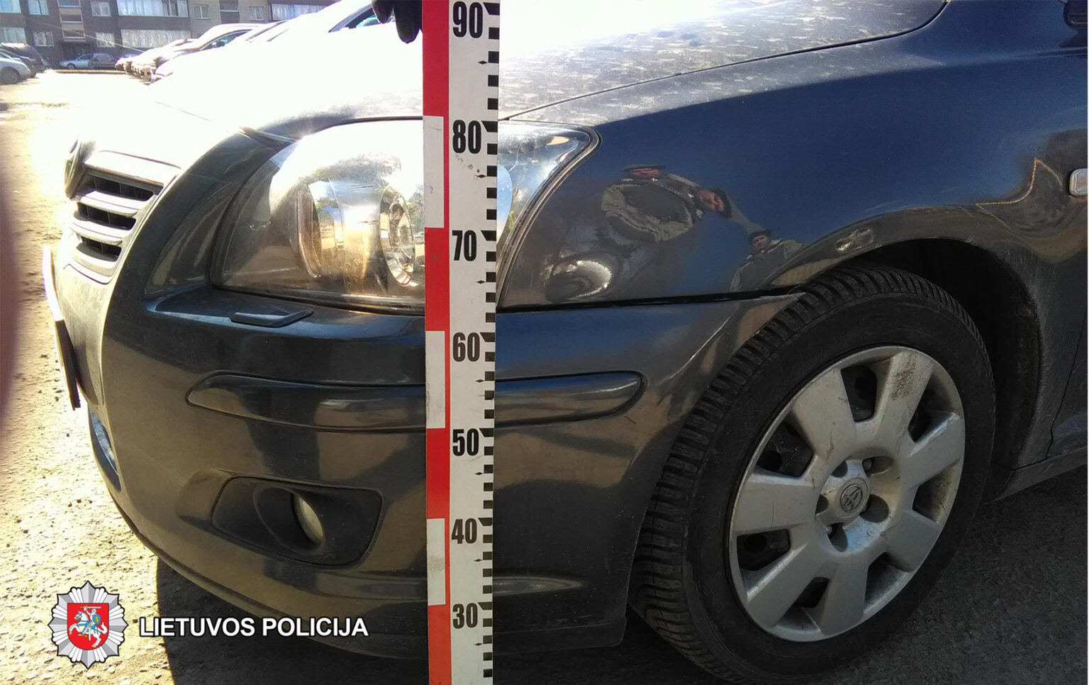 2018-03-15 Panevėžyje, Klaipėdos g., namo kieme apgadinti du automobiliai, „Mercedes Benz“ ir „Audi A3“. Automobilius apgadinusio automobilio vairuotojas iš eismo įvykio vietos pasitraukė.