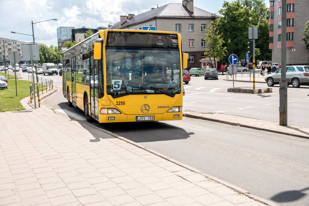 Panevėžio miesto savivaldybė skelbia siekianti išsiaiškinti, kaip gyventojai vertina Autobusų parko teikiamas paslaugas. Savivaldybės teigimu, apklausa būtina kuriant patrauklų viešąjį transportą, konstruktyviai sprendžiant nurodytas problemas.