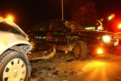 Nors naktiniame Panevėžyje eismas nėra intensyvus, vis tiktai vėlų šeštadienio vakarą eismo įvykio neišvengta.