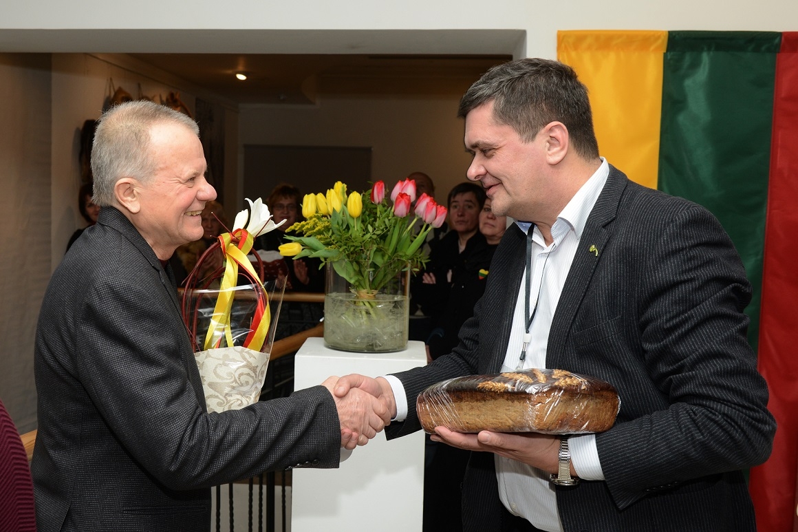 Miestui, jo gyventojams ir svečiams žinomas menininkas padovanojo net 46 savo darbus, nuo šiol įsikursiančius Panevėžio kraštotyros muziejuje.