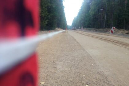 Susisiekimo ministerija, siekdama gerinti eismo sąlygas šalies regionuose ir šalia žvyrkelių gyvenančių žmonių gyvenimo kokybę, 2018–2020 m. yra numačiusi išasfaltuoti dar 1 009 km žvyruotų kelių.