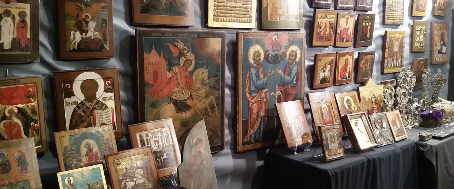 Panevėžio policijos pareigūnai aiškinasi panevėžiečio bute rastų antikvarinių vertybių kilmę.