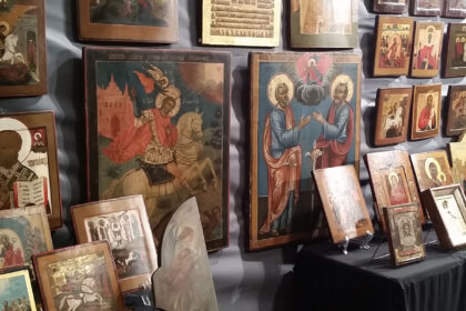 Panevėžio policijos pareigūnai aiškinasi panevėžiečio bute rastų antikvarinių vertybių kilmę.